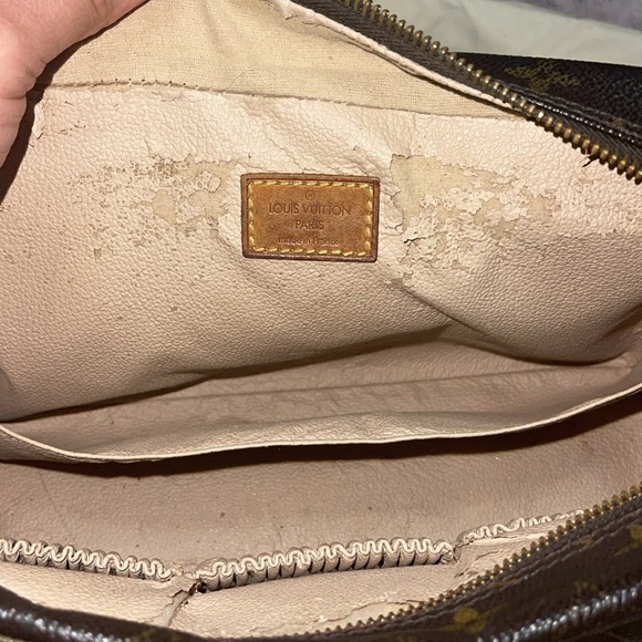 LOUIS VUITTON Monogram Trousse Toilette 28 Bag - Picture 8 of 13